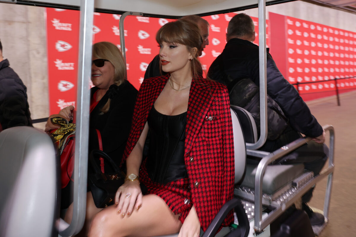 ‘Stay back, PLEASE.’ Taylor Swift sweetly corrects a security guard at Chiefs game arrival