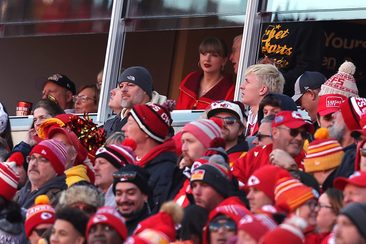 Taylor Swift classily interacted with young Chiefs fans after the Black Friday win