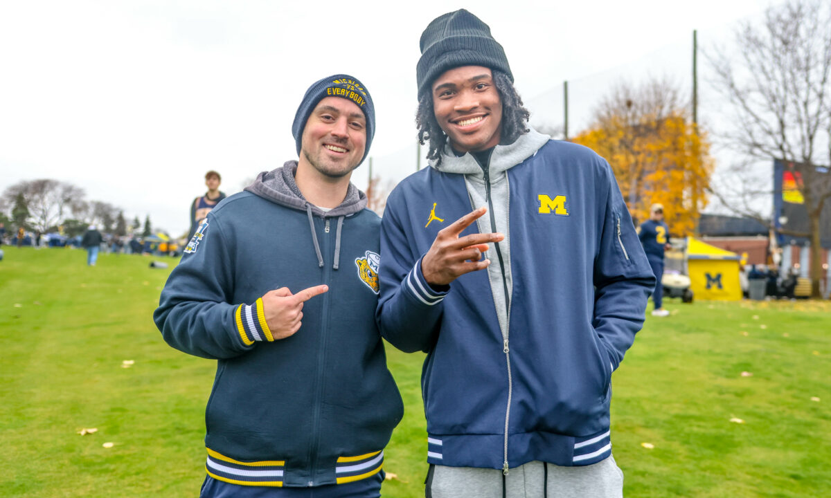 Bryce Underwood meets up with Connor Stalions, Michigan football fans before game