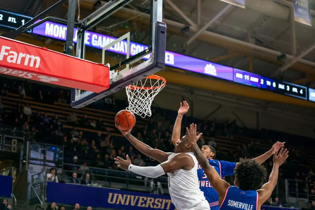 Washington sneaks past UMass Lowell 74-69