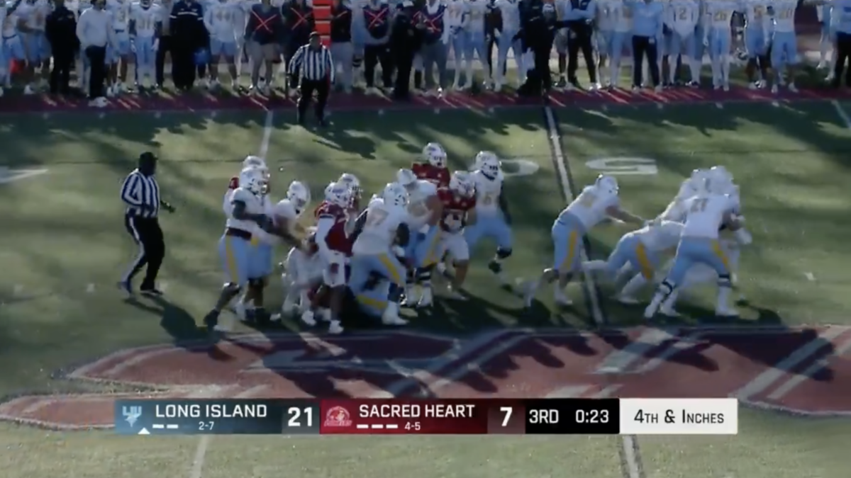 Long Island football turned a 4th-down tush push into a spectacular 55-yard TD