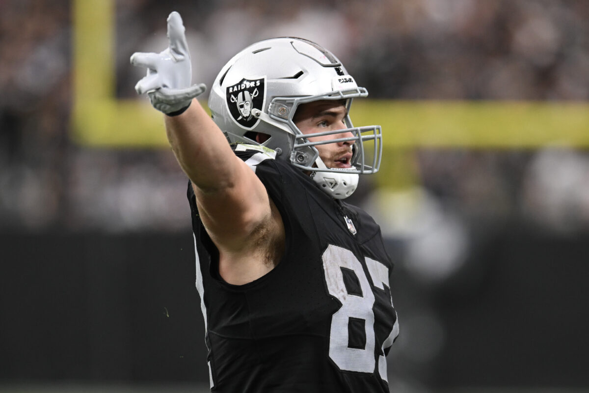 Is Michael Mayer playing today? Injury updates for Raiders TE