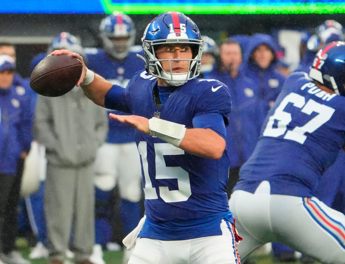 Giants benching Daniel Jones, expected to start Tommy DeVito against Bucs