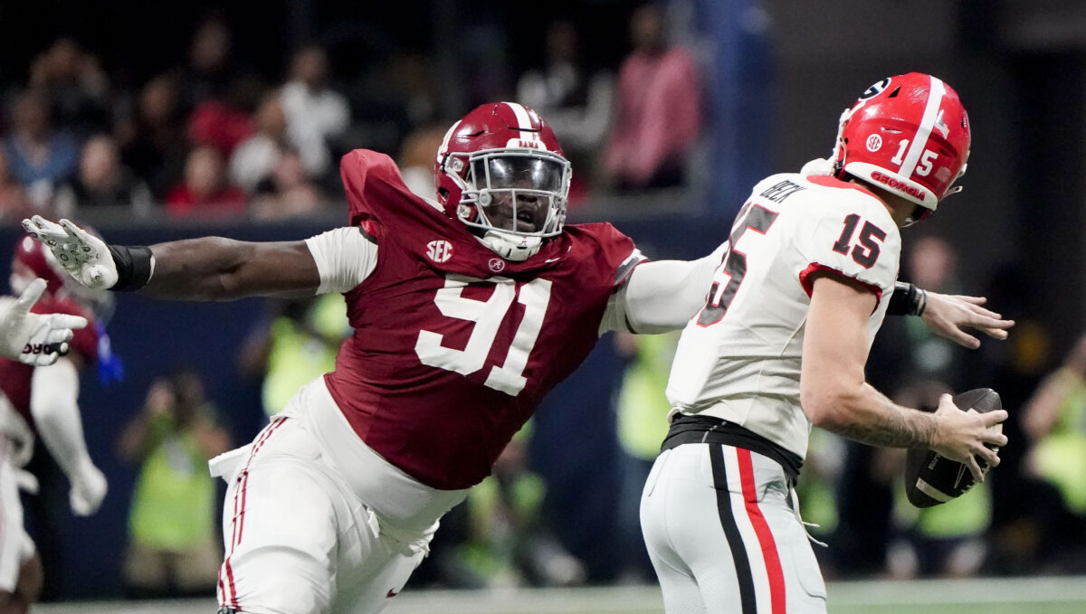 Which Alabama players plan to enter the transfer portal?