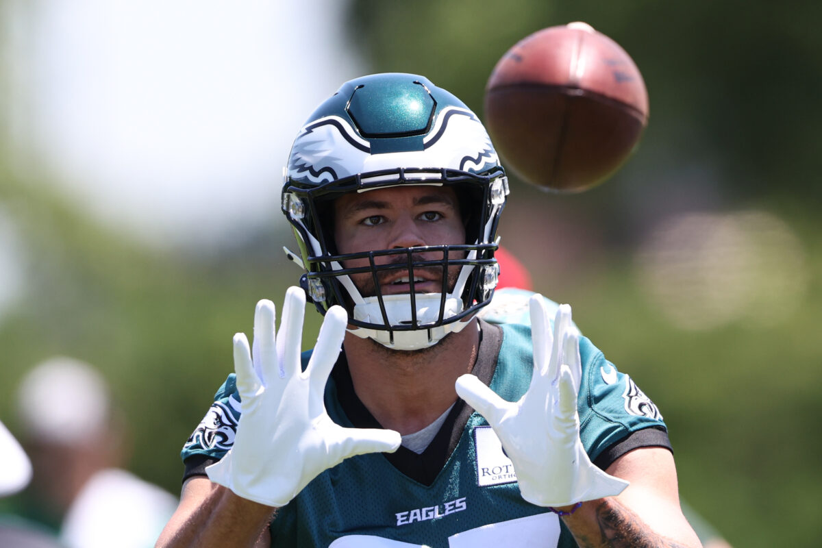 Eagles elevate TE CJ Uzomah from practice squad for game vs. Commanders