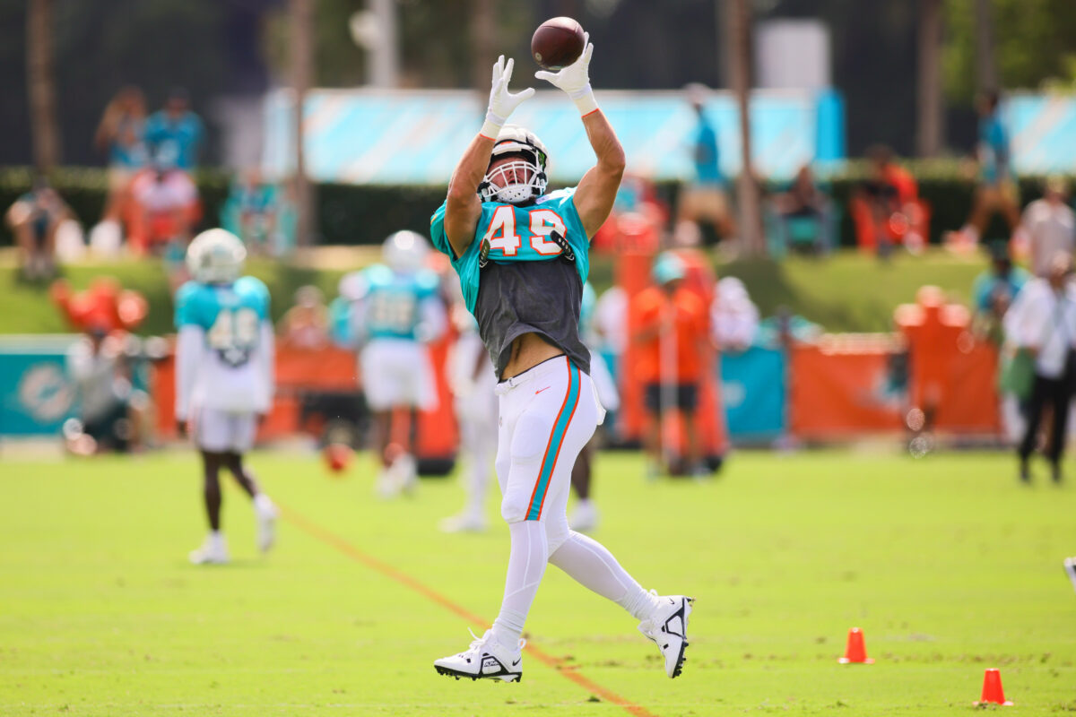 Dolphins bring back rookie TE to practice squad