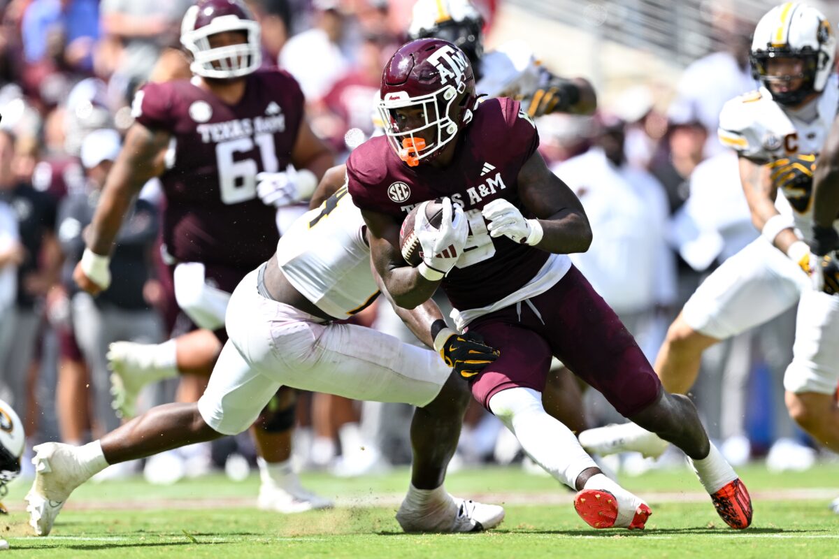 Texas A&M HC Mike Elko provides update on RB Le’Veon Moss’s injury status