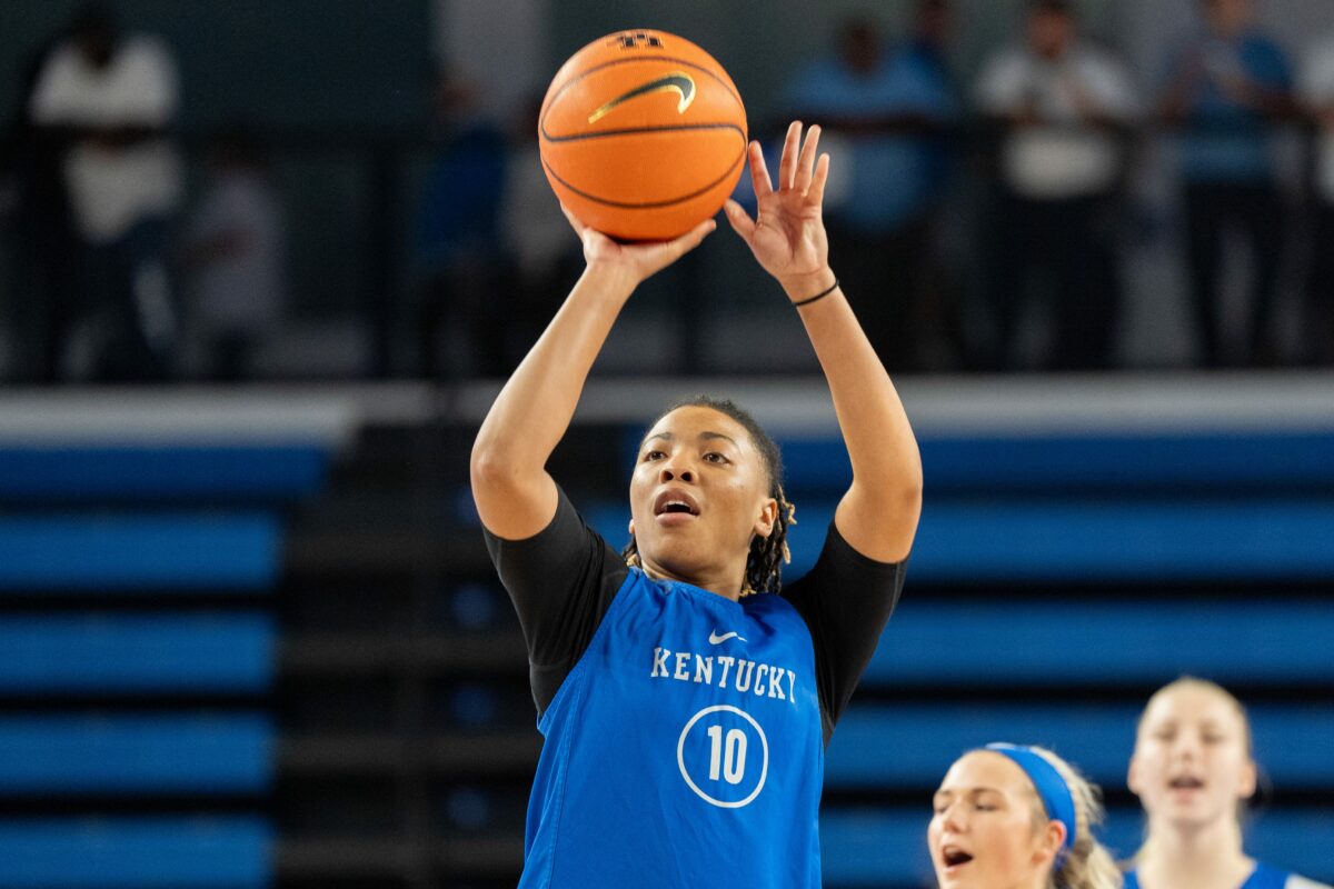 Dazia Lawrence leads Kentucky women’s basketball to a dominant win