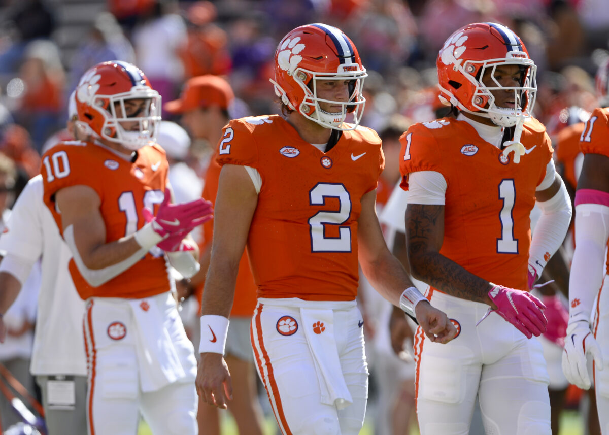 Halftime Report: Clemson leads South Carolina in close rivalry matchup