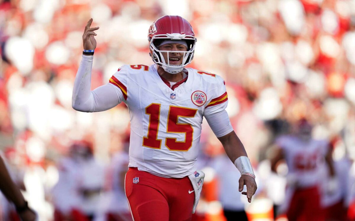 Will Patrick Mahomes play this week? Injury updates for Chiefs QB