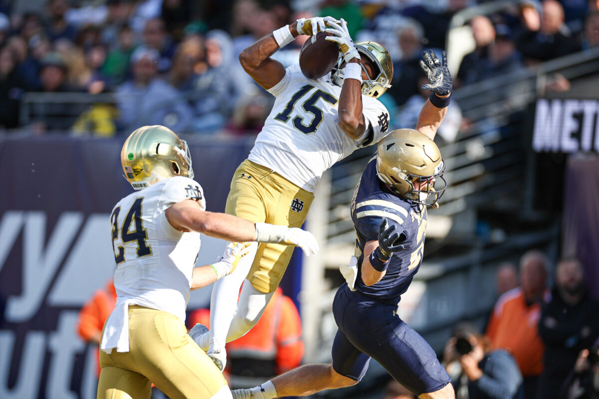 Notre Dame slides in AP Top 25 poll despite not playing