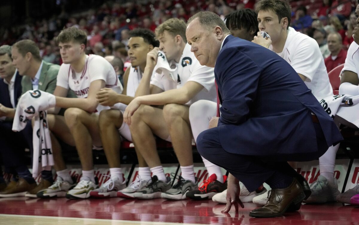 COLUMN: Greg Gard modernized Badger basketball — Wisconsin football should take notice