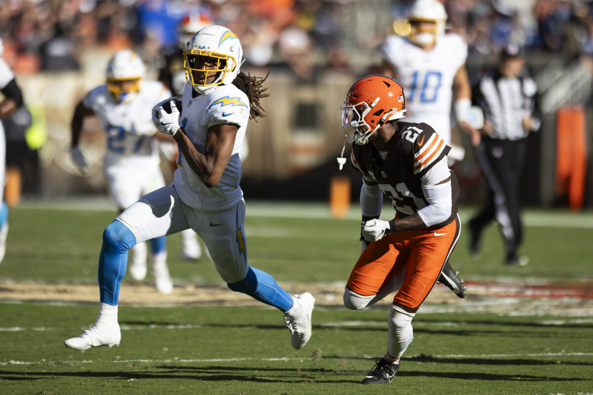 Game Balls: 5 standouts from Chargers’ blowout win in Week 9