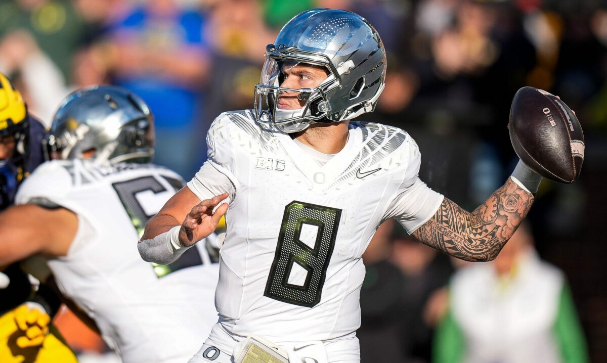 Washington at Oregon odds, picks and predictions