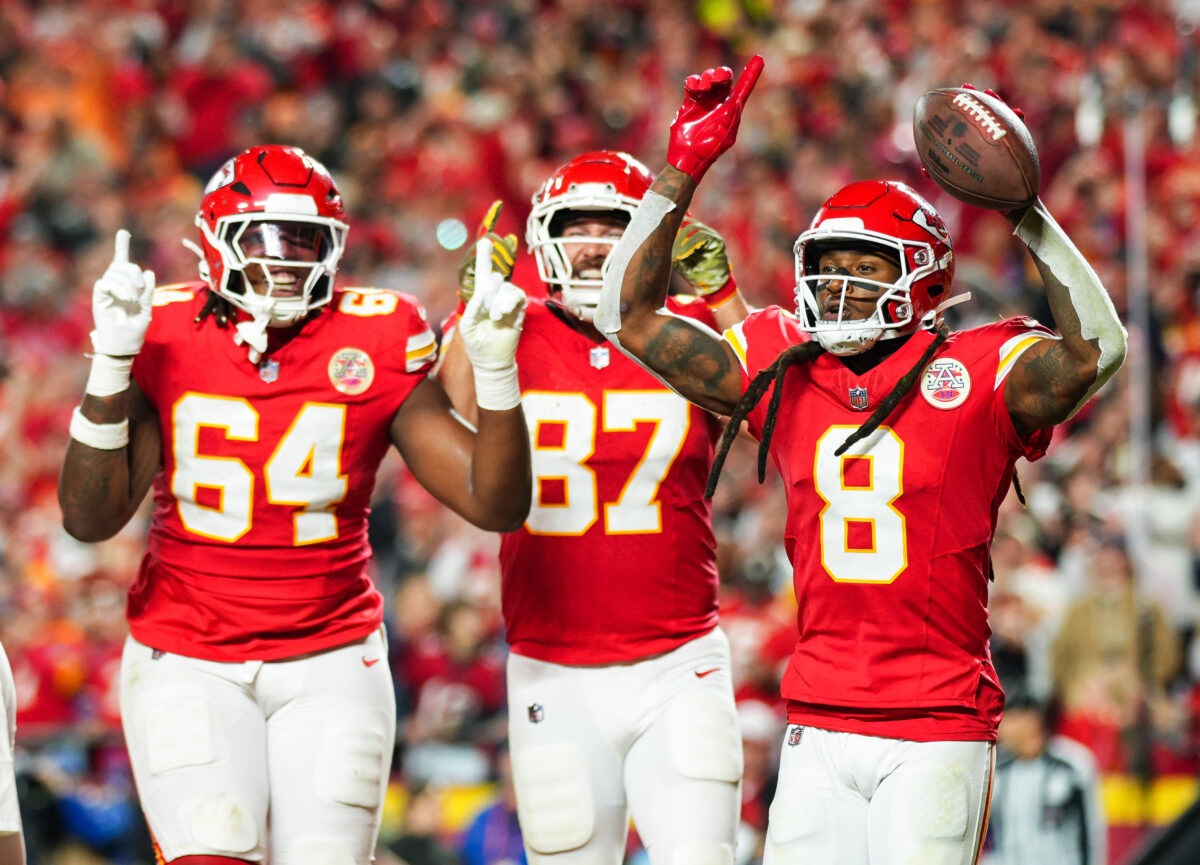 Chiefs edge Buccaneers in overtime, up record to 8-0