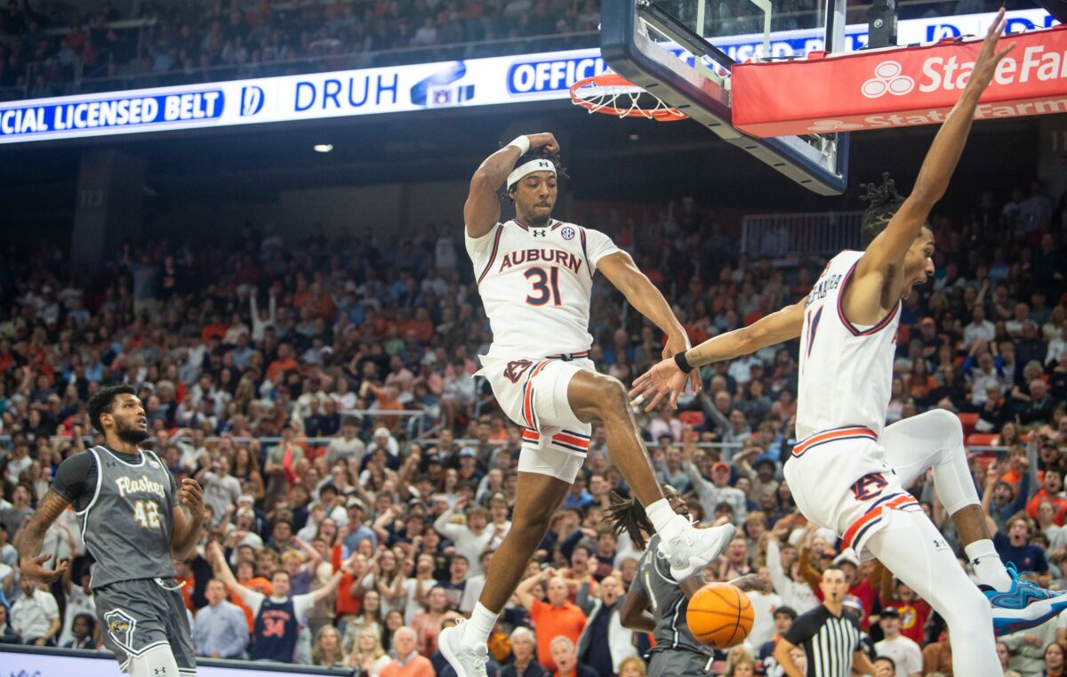 Auburn strikes gold, flashes by Kent State 79-56