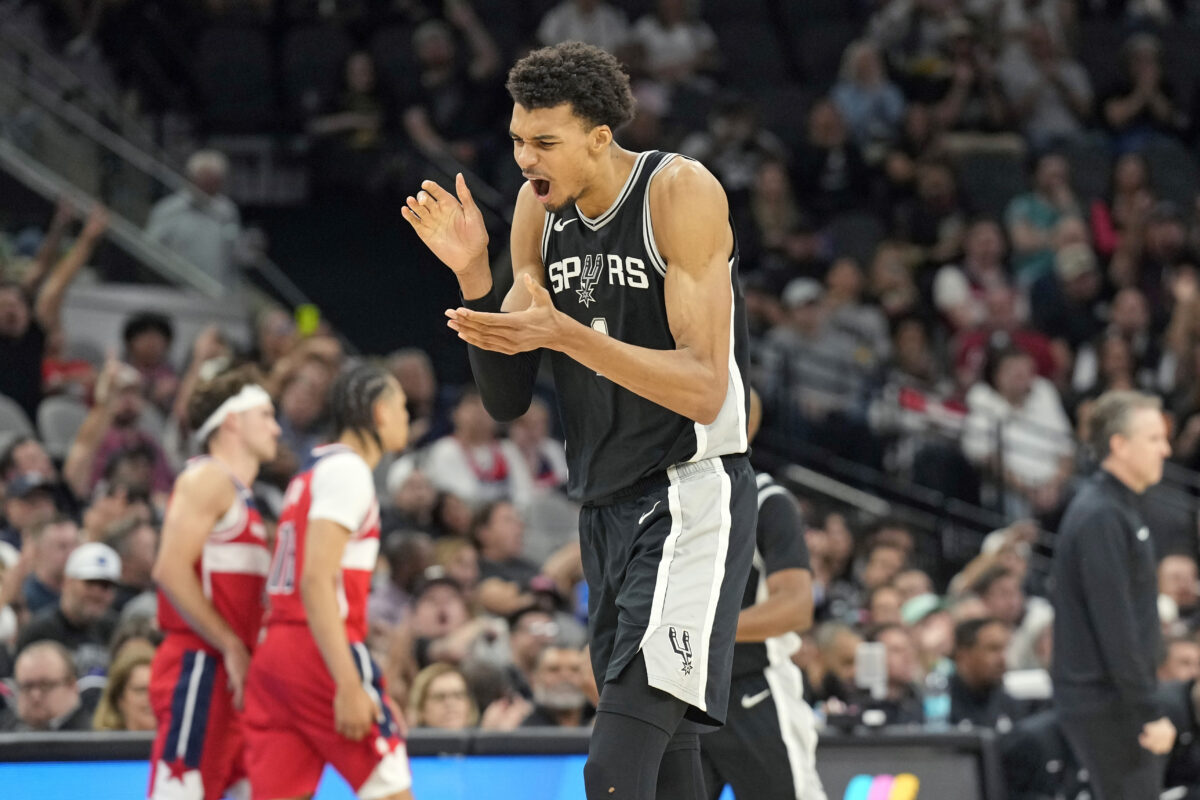 Los Angeles Lakers at San Antonio Spurs odds, picks and predictions