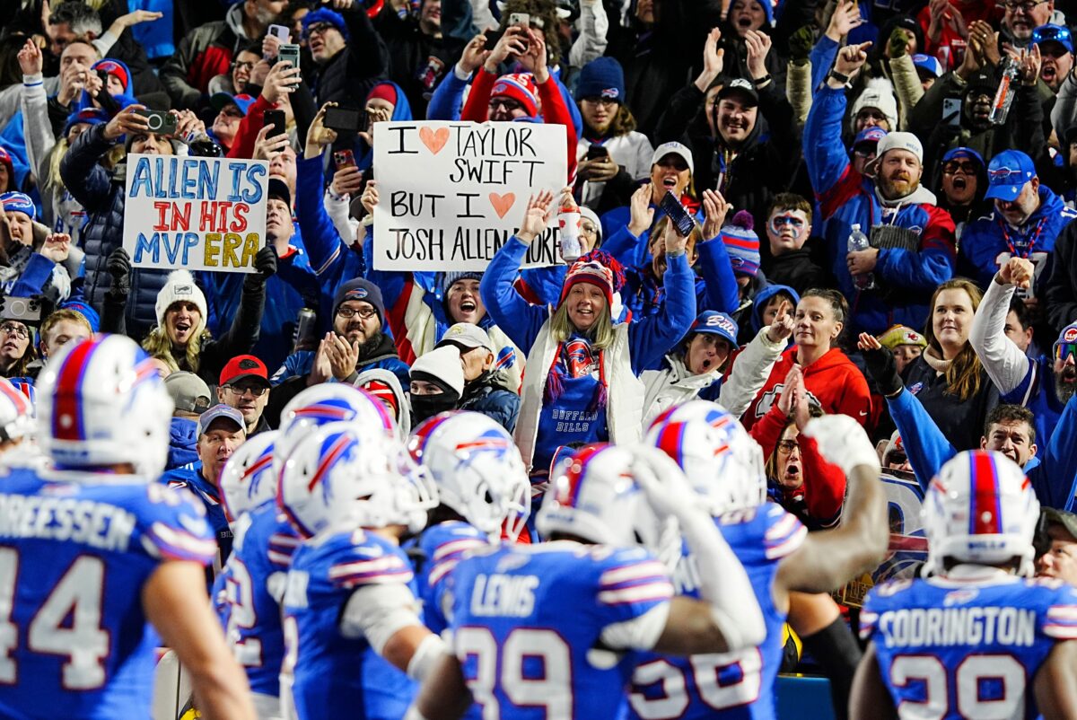 Bills fans had perfect ‘Buffalo’ sign in crowd vs. the Chiefs