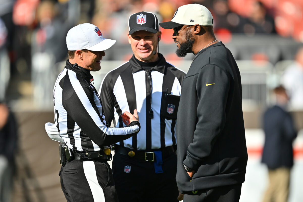 Mike Tomlin offers some choice words to officials in Week 15