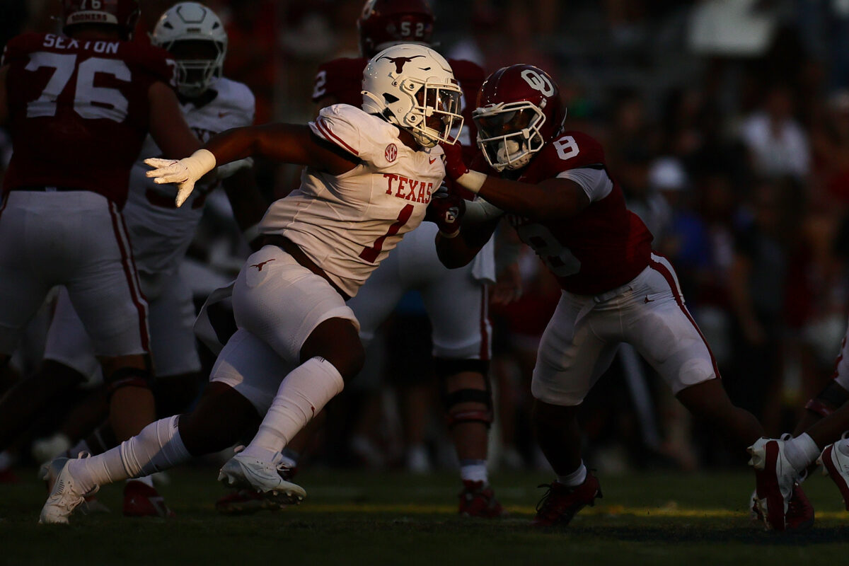 Two Longhorns leave transfer portal, will stay at Texas for the CFB Playoff