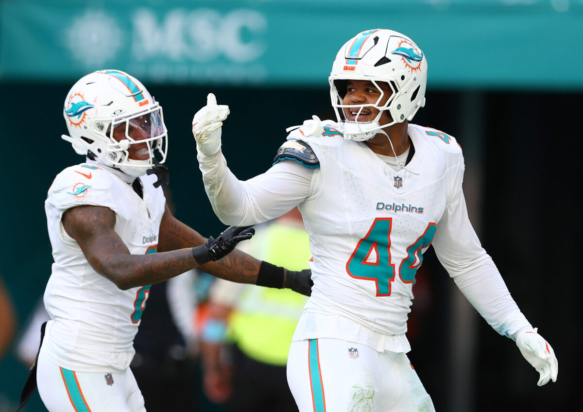 Anthony Weaver wants a chance to use all 3 Dolphins edge rushers