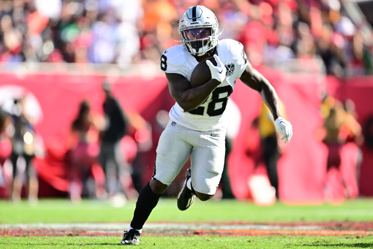 Raiders Week 14 snap counts vs Buccaneers: Another career high for RB Sincere McCormick