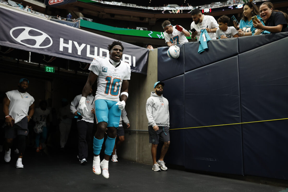 Tyreek Hill says cryptic ‘coach’ tweet not about leaving Dolphins