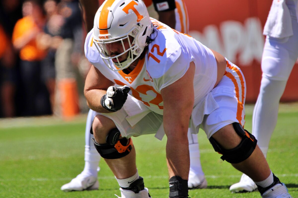 Former Tennessee offensive lineman enters transfer portal