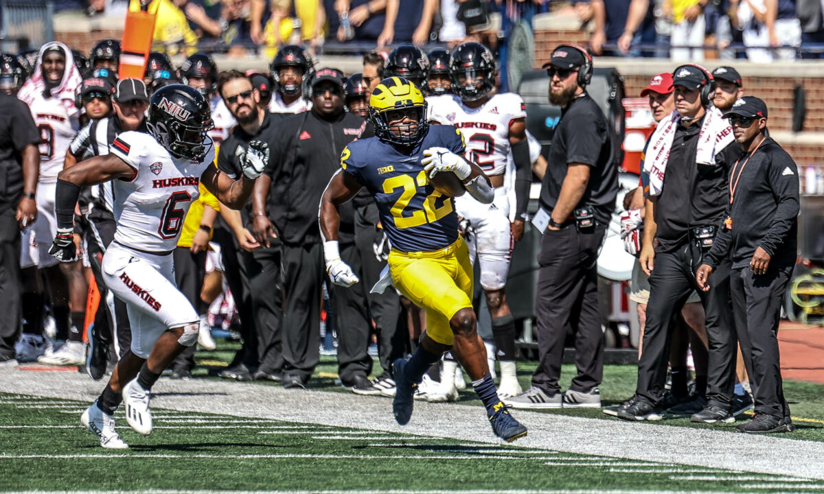 Michigan football RB to stay in-state with transfer decision