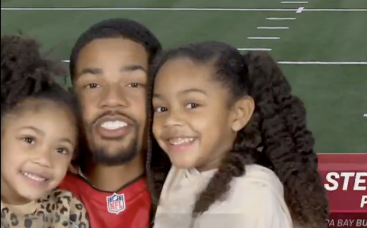 Sterling Shepard and his daughters teamed up for the most adorable SNF intro of all time