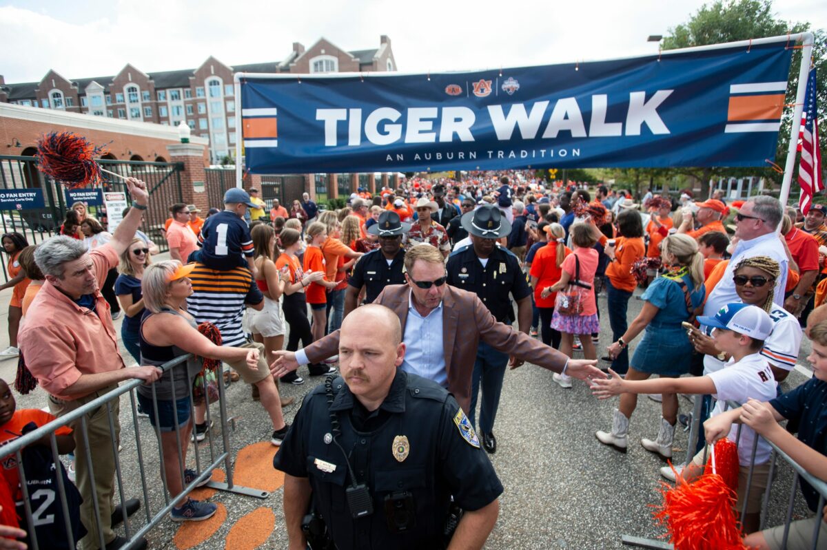 Four-star defensive lineman Jourdin Crawford signs with Auburn