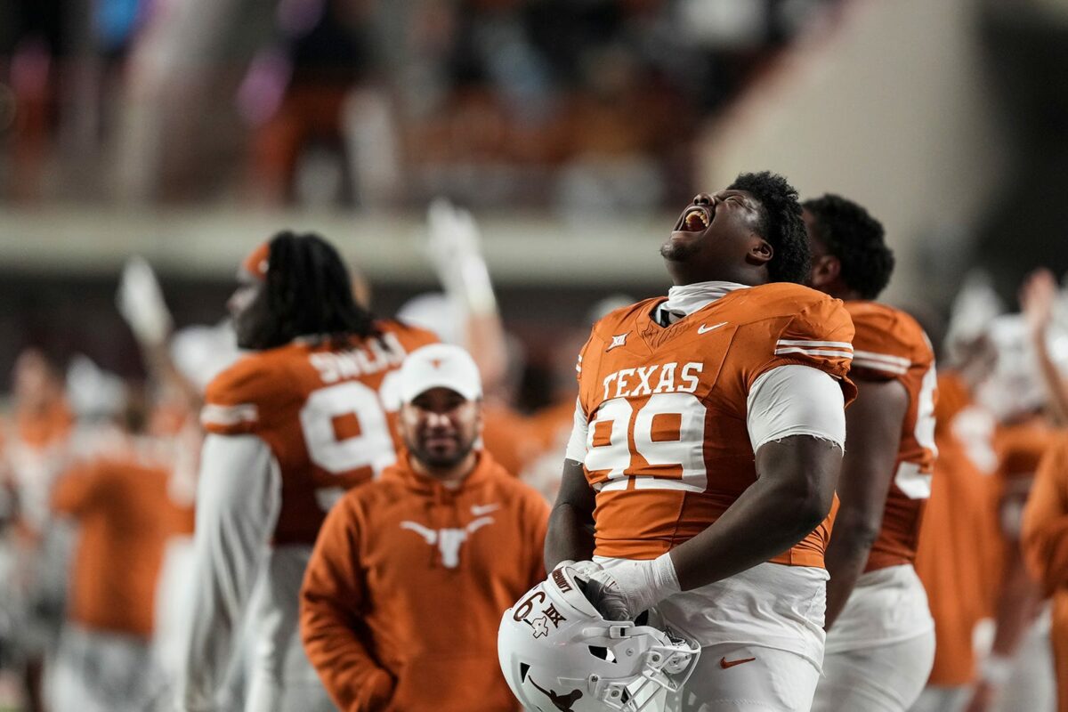 Longhorns DL reverses transfer portal decision, will stay at Texas