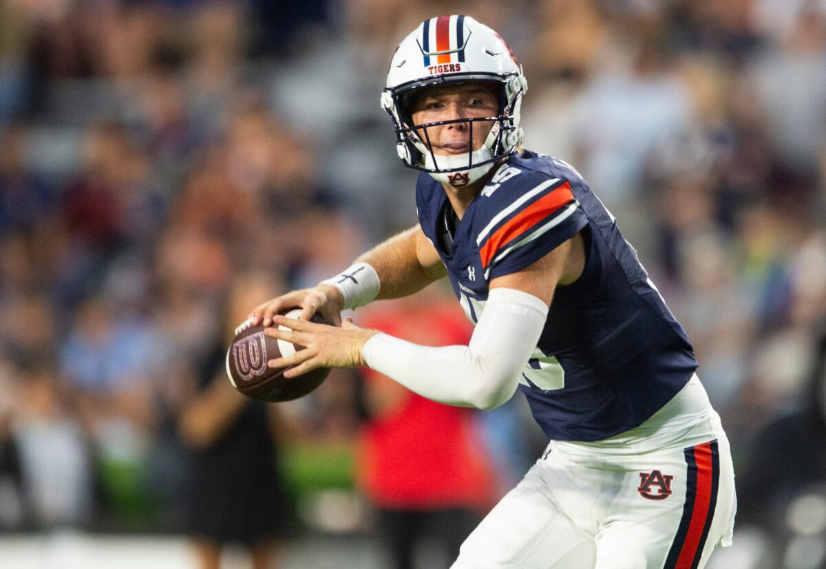 Iowa officially announces signing of Auburn transfer QB Hank Brown