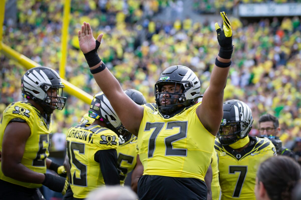 Oregon offensive line a finalist for the Joe Moore Award