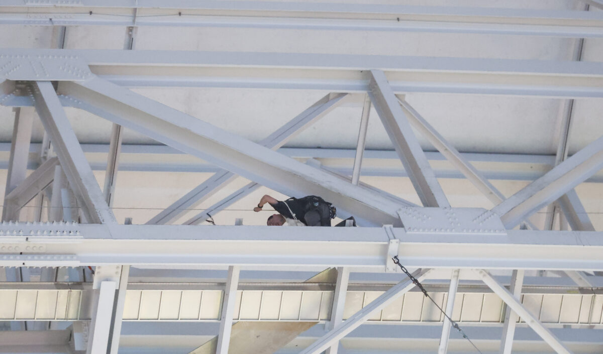 Cowboys open roof for ‘Monday Night Football’… without incident this time