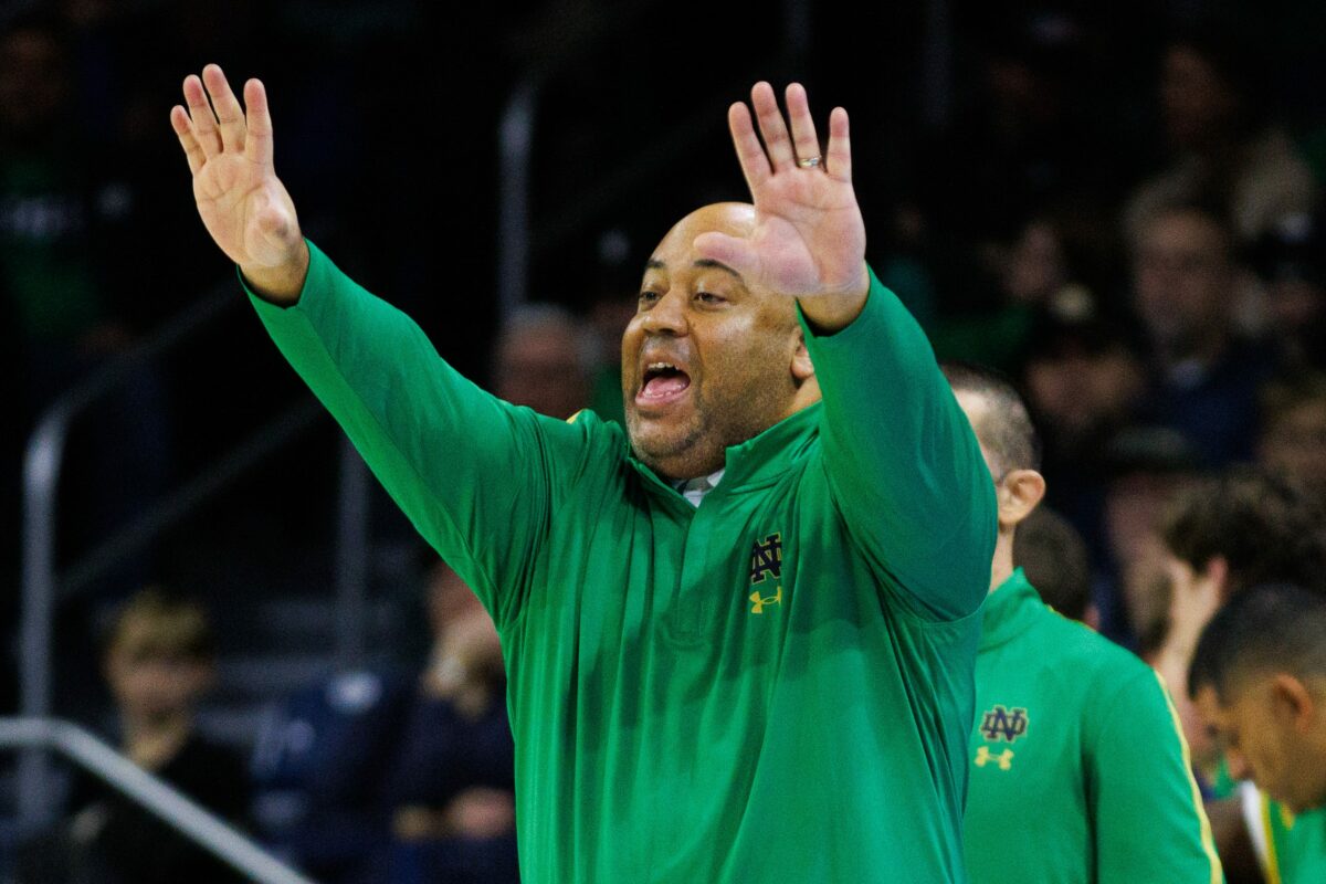 Notre Dame men’s basketball defeats Syracuse, ending its losing streak