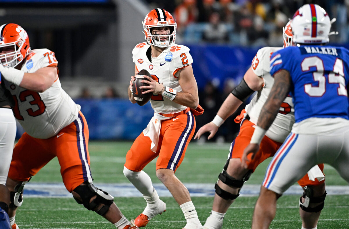 Clemson stuns SMU with last second field goal to win the ACC Championship