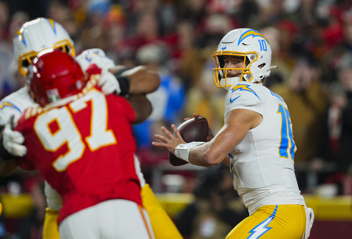 Travis Kelce touts Justin Herbert as ‘one of the best’