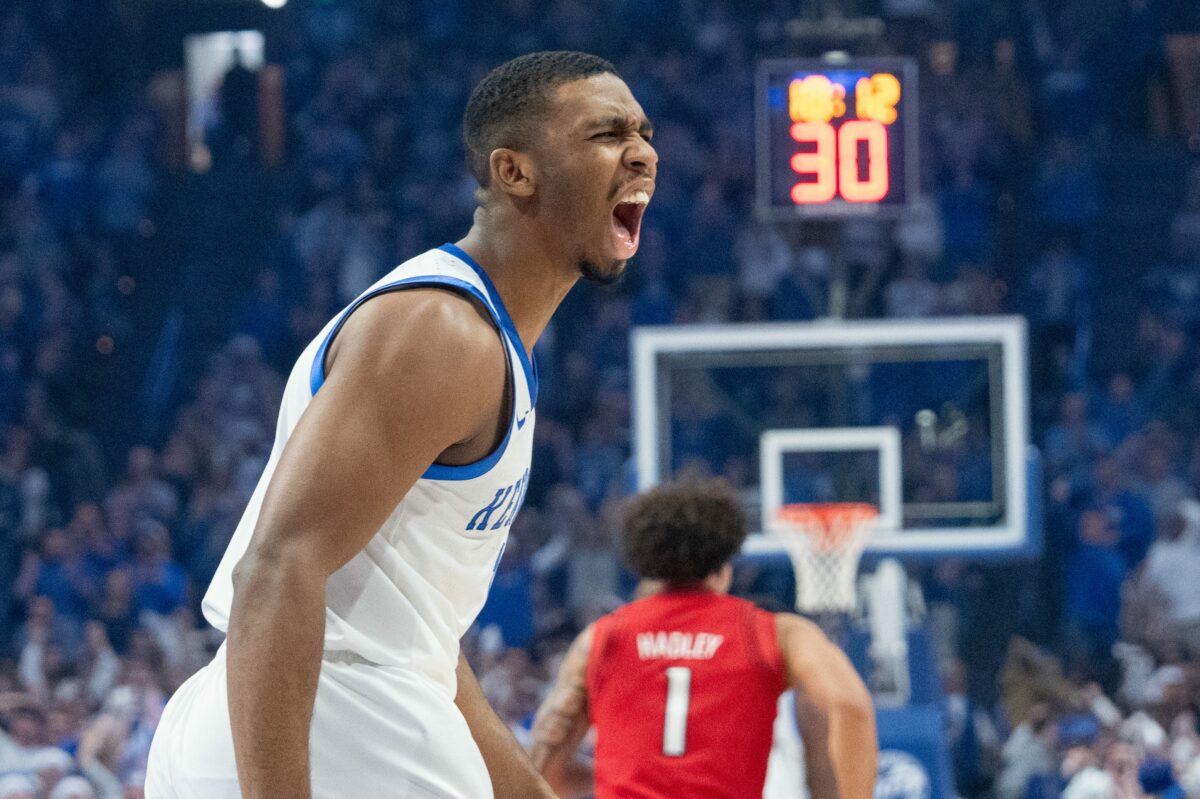 Kentucky defeats Louisville behind a career night from Lamont Butler