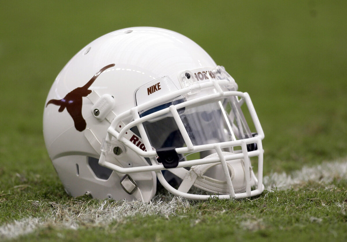 Texas redshirt freshman EDGE/LB enters transfer portal