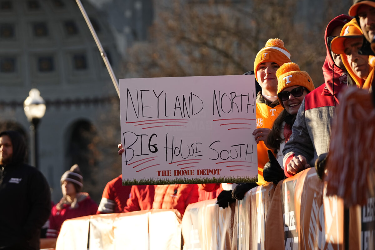 Tailgating Tennessee fans sang Rocky Top with an inflatable block M before Ohio State game