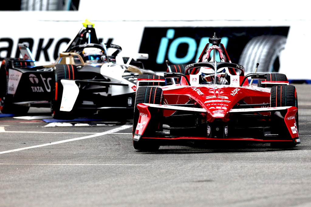 Rowland, Nissan rocket to Mexico City E-Prix win over Porsche duo