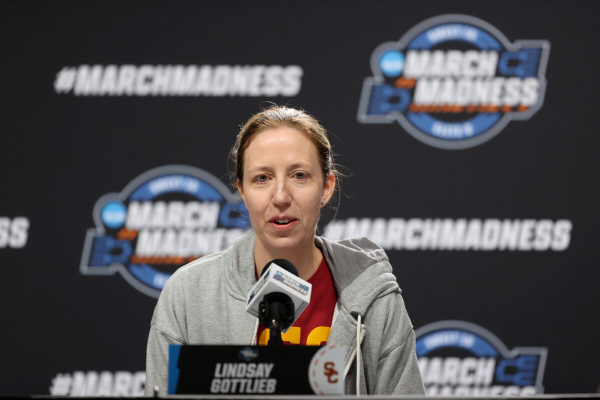 USC women’s basketball coach Lindsay Gottlieb publicly supports first responders