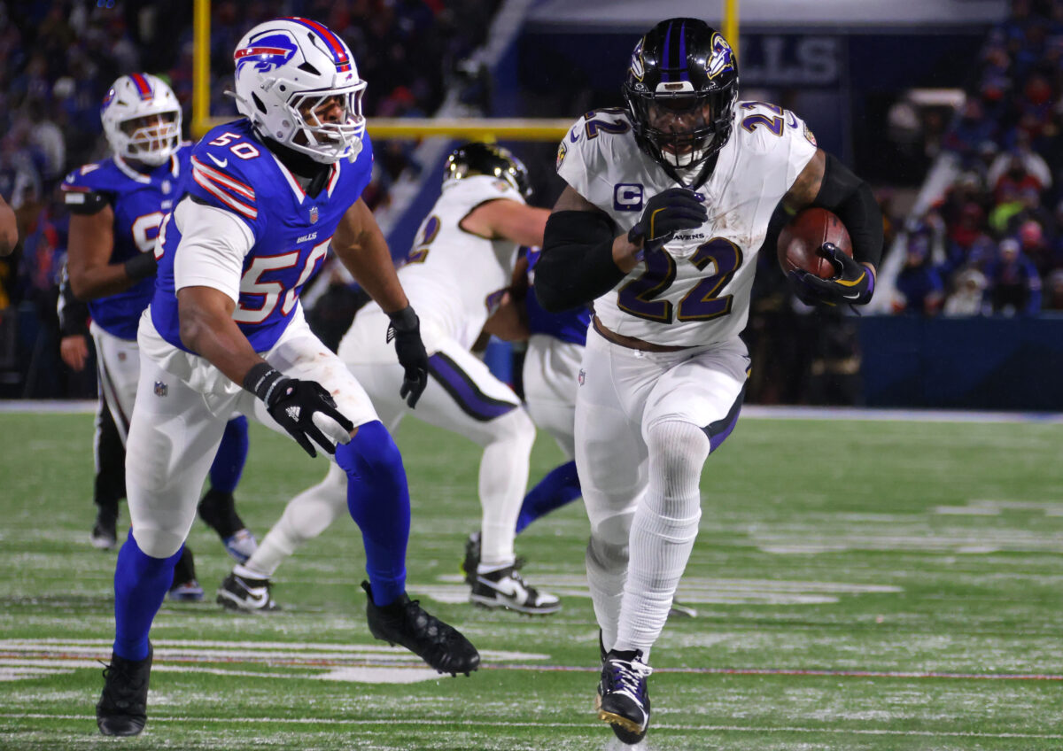 Ravens RB Derrick Henry named a finalist for AP Offensive Player of the Year