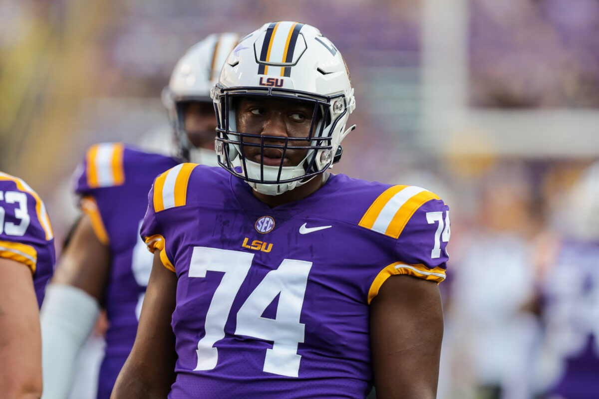 Former LSU football offensive linemen transfers to SEC rival